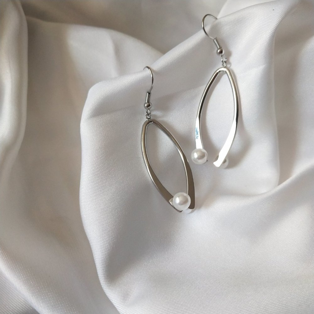 Faux Pearl Metal Drop Earrings - Picture 2 of 9